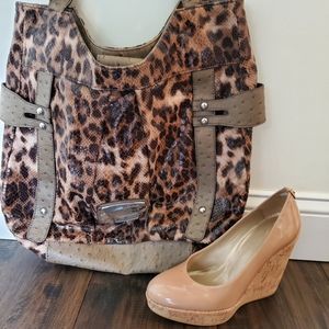 NWOT Guess Large Leopard print bag +FREE Shipping